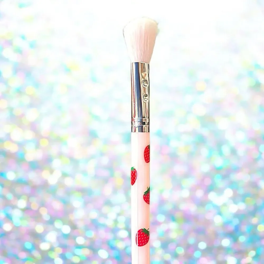 SLMISSGLAM Strawberry Blusher & Contour Brush NEW IN PACKAGE MSRP $28